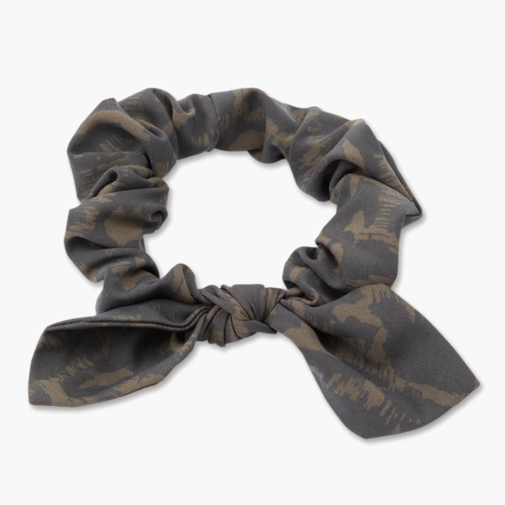 VUORI Bow Style Yoga Hair Tie Scrunchy Cocoa Spots New NWT